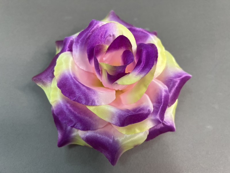 Роза большая атлас 24