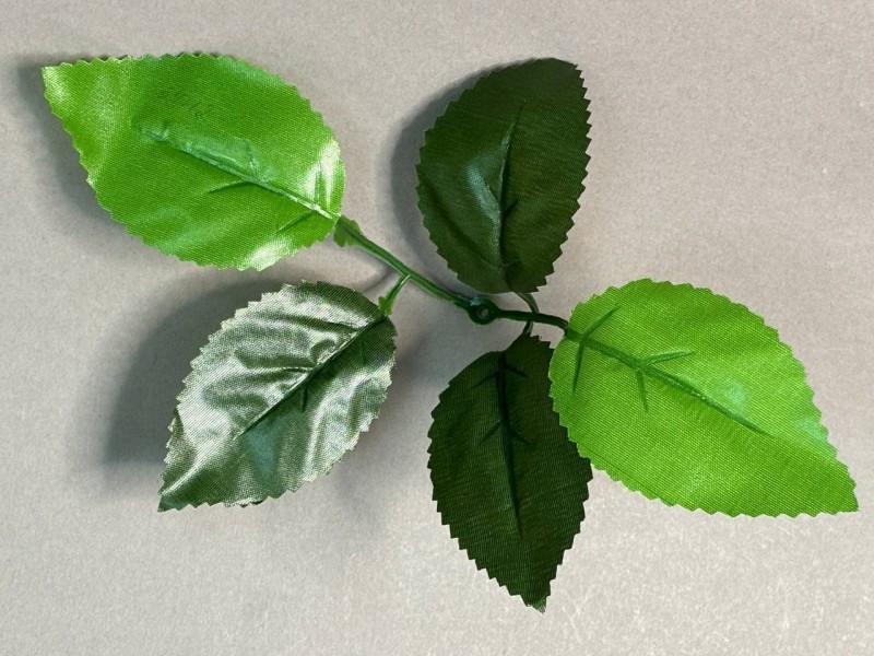 64.112 Лист розы 5-ка двухцветный