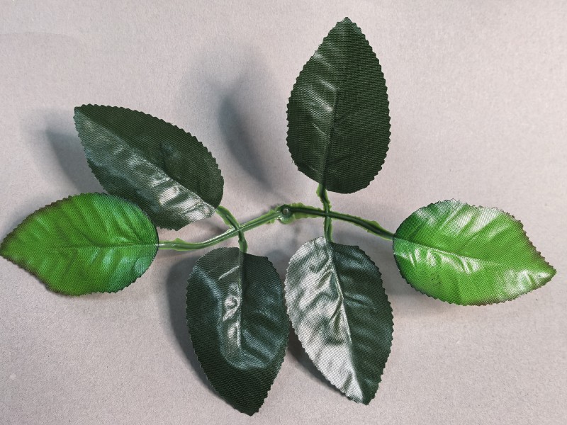 64.132 Лист розы ритуальный 6-ка двухцветный большой на толстый стебель