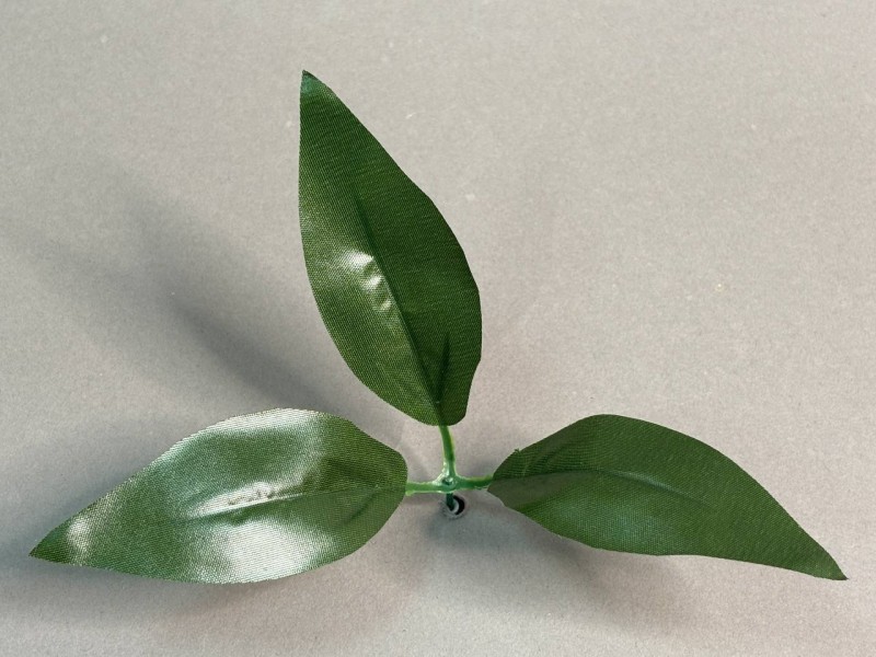 64.221 Лист лилии 3-ка темный