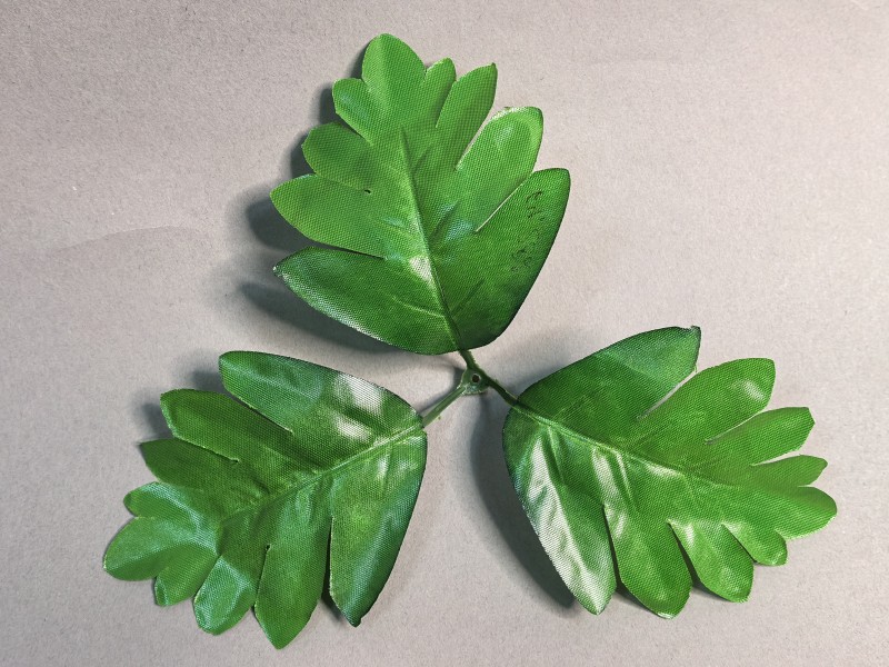 64.282 Лист хризантемы ритуальный 3-ка двухцветный большой на толстый стебель