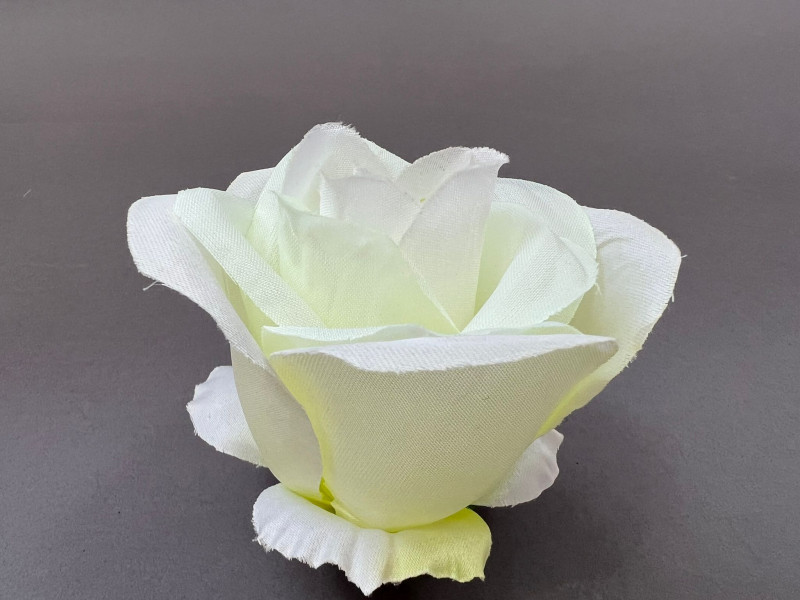 Цветок ритуальный роза бутон 226П