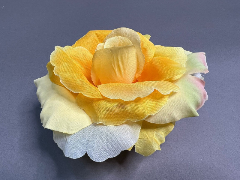 Цветок ритуальный роза 256П